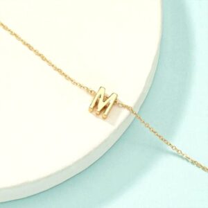 Κολιέ με αρχικό γράμμα από ανοξείδωτο ατσάλι σε χρυσό χρώμα M