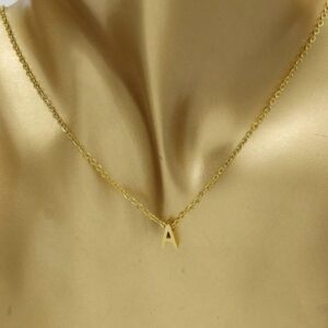 Κολιέ με αρχικό γράμμα από ανοξείδωτο ατσάλι σε χρυσό χρώμα A